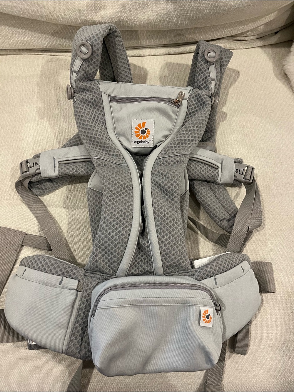 Ergobaby Omni Deluxe - Light Grey Mesh with Front Pocket